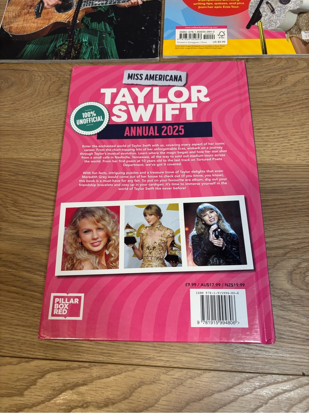 Taylor Swift Fanbook Collection - Picture 6 of 10